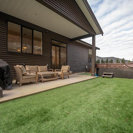 Mountain Retreat With Views, Hot Tub, Games & Ac Villa Chilliwack Exterior photo