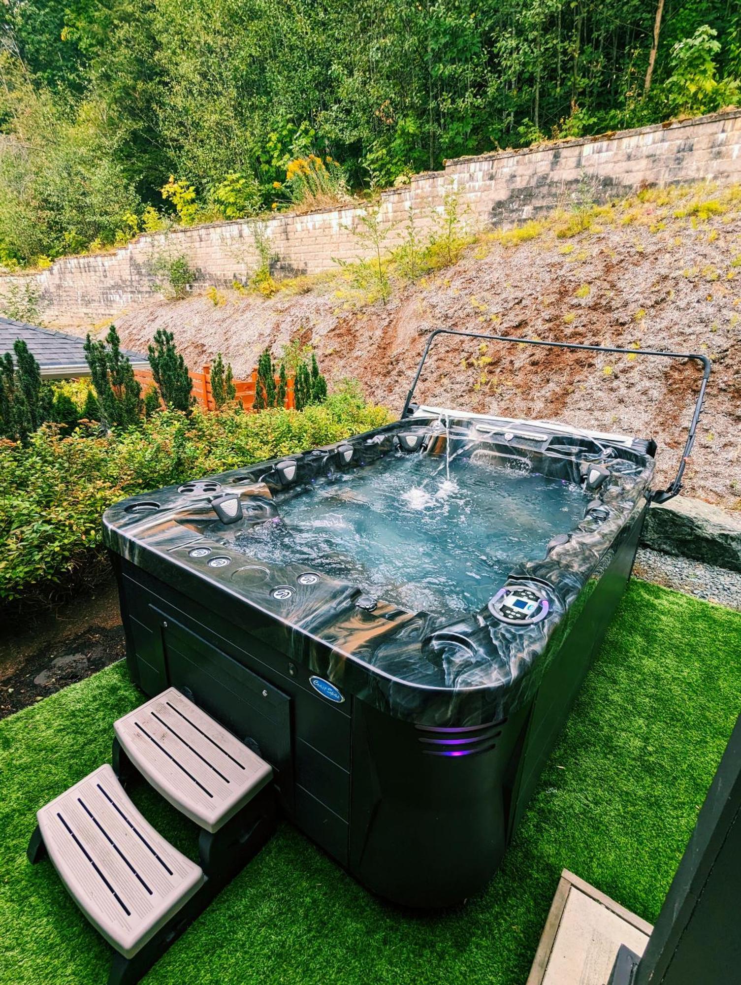 Mountain Retreat With Views, Hot Tub, Games & Ac Villa Chilliwack Exterior photo