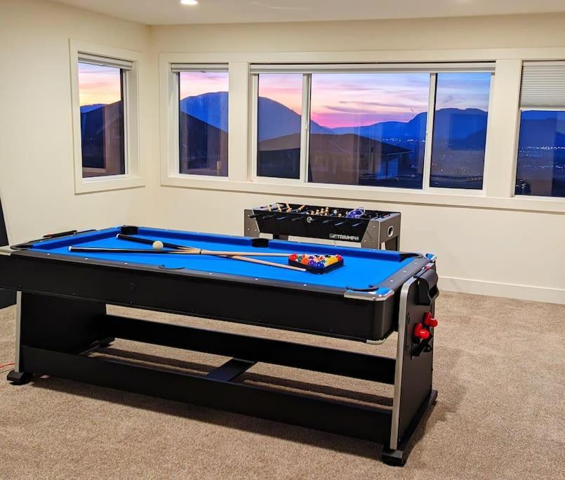 Mountain Retreat With Views, Hot Tub, Games & Ac Villa Chilliwack Exterior photo