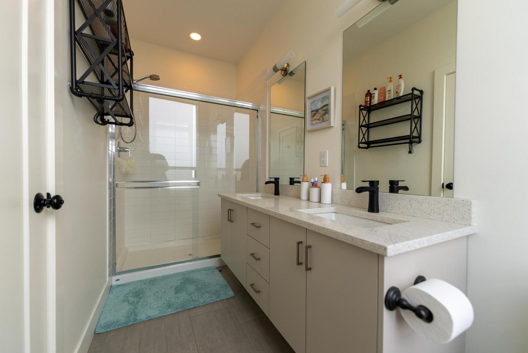 Mountain Retreat With Views, Hot Tub, Games & Ac Villa Chilliwack Exterior photo